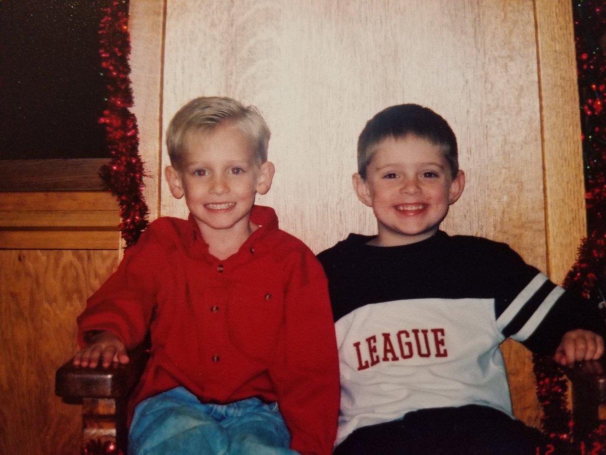 ThomasEAlvarez's tweet photo. So cool that these 2  Spoofhounds are off to run track in college. Awesome to watch @oh_my_josh17 &amp; @TheSPENCEation continue to compete!! https://t.co/3S2yiKIZxd