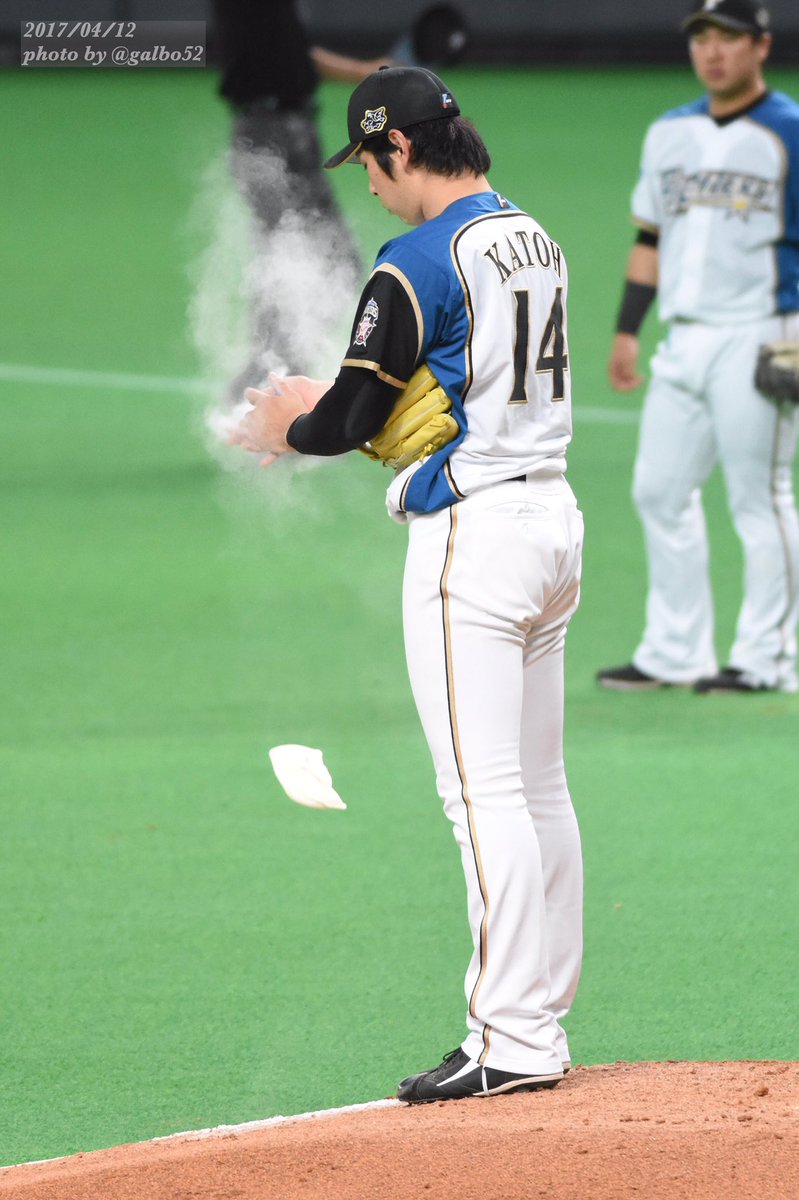 Twitter पर がるぼ 17 04 12 Vs福岡ソフトバンクホークス 相変わらずのロジンの使用量ですね W 加藤貴之 ロジンの妖精