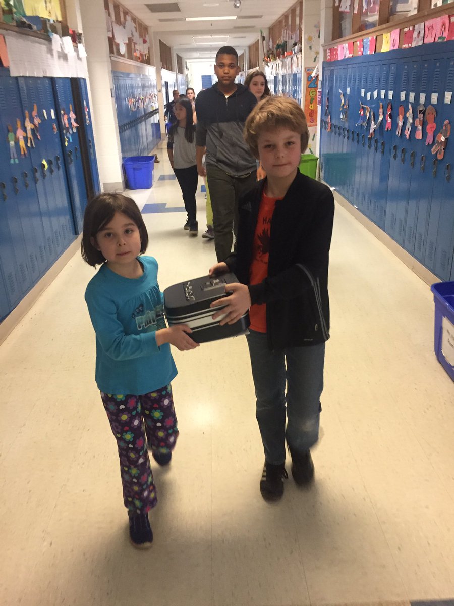 MsDavis735's tweet photo. Oh my gosh!!! These Middleton students saved the day! They broke out and saved the pride paws for the end of year assembly!! @Skokie735 https://t.co/89TfD4dAEQ