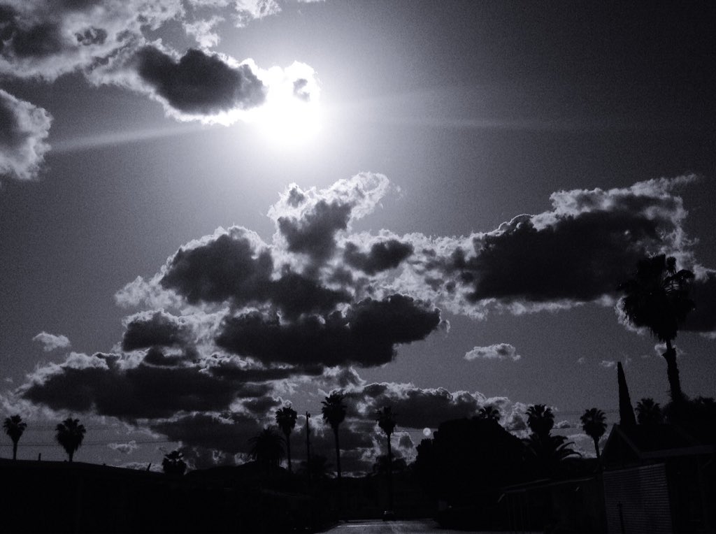 rayzrlove's tweet image. Thursday photo

Socal afternoon
#cloudeffects 
#thursdayblogshare #socali #photography