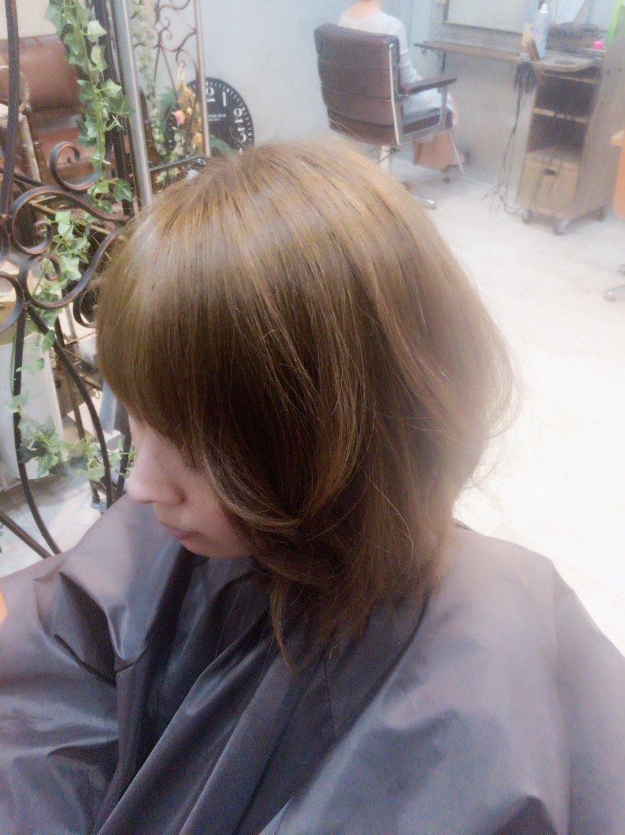 先週末カラーカットトリートメントしてきたー💇🏼☆
セレニティカラー👩🏼💋
安定の松井さん！
うんことわ言いません←

吉祥寺近くに住んでる方是非🌝✨私新宿に住んでるけど←ｗ

吉祥寺bormee🐱✂️
0422797077

 #美容院  #吉祥寺  #キャバ嬢