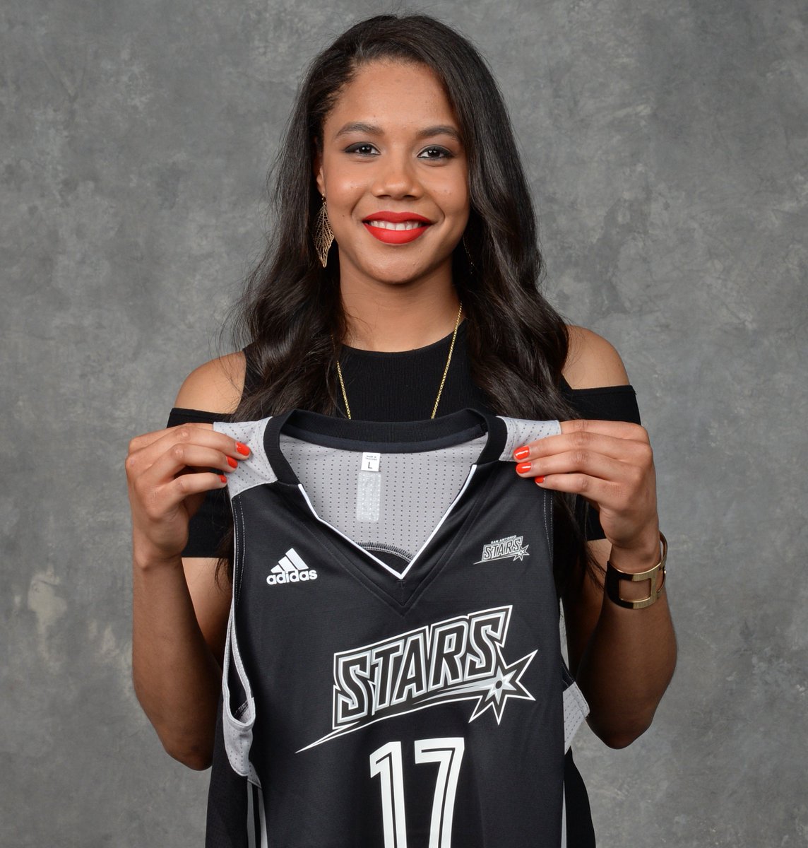 SAStars's tweet photo. Welcome to San Antonio, @Niacoff! #WDraft17 

#StarsHeart https://t.co/gl1NflvY6Z