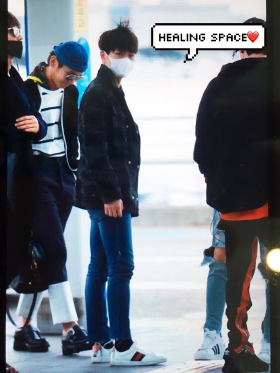 HS_ONEW's tweet photo. 170414 🛫 잘다녀오기🙌 #onew #온유 #진기 https://t.co/3kG9283m65