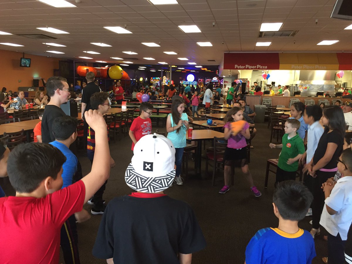 cartwrightedasn's tweet photo. Thanks you @CartwrightSD families for supporting our fundraiser for 8th grade scholarships #hotpizza https://t.co/qv9gfn1O6Z