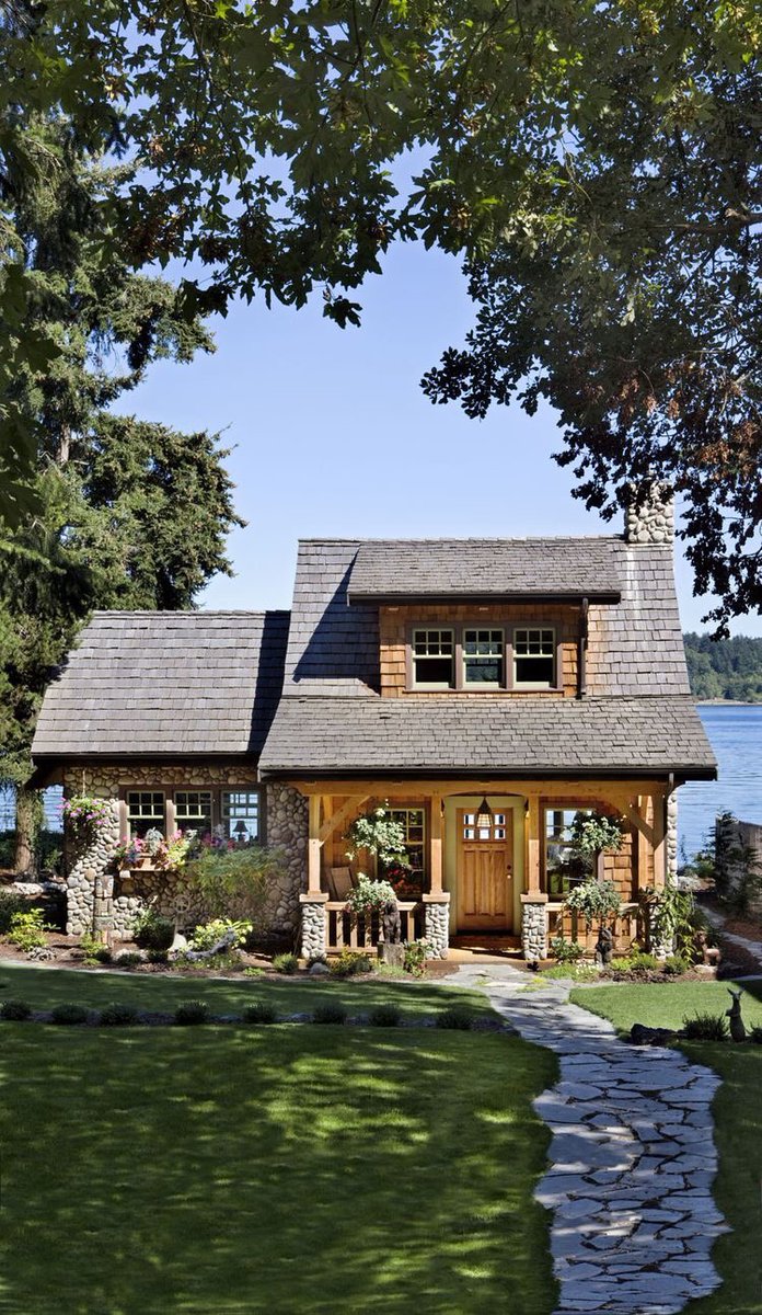 KarenSmithRocks's tweet photo. Go check out the Tiny House event at science world on May 20th, lots of clients are thinking about moving into smaller houses!! #TinyHouse https://t.co/SlQuvAXF5B