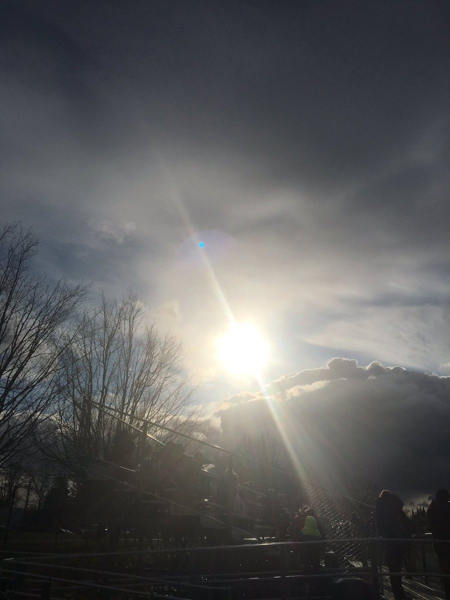 lizlaw08's tweet photo. I will drop-kick anyone who tries to steal my sun-spot! #freezingmyassoff #kidstrack #momoftheyear https://t.co/wwpGj7gHin