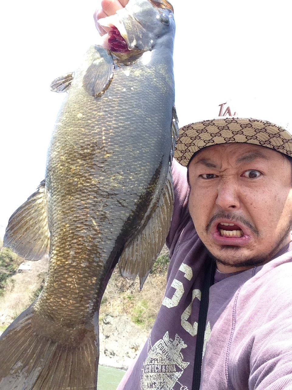 Mcgenki ついに荒川上流にも春が訪れました 松ノ木食堂下でスモール自己新記録の48cm バス釣り 荒川 寄居町 スモールマウスバス セクシーインパクト ジグヘッド T Co Pnzprz9drx Twitter