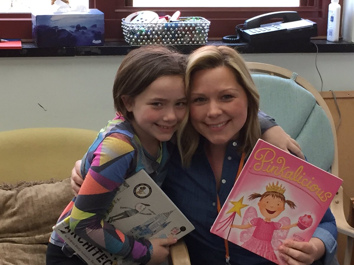 ForestRoad_2nd's tweet photo. 2nd graders always love having a mystery reader during the week! #ForestRoadSchool https://t.co/2kIioFjW2y