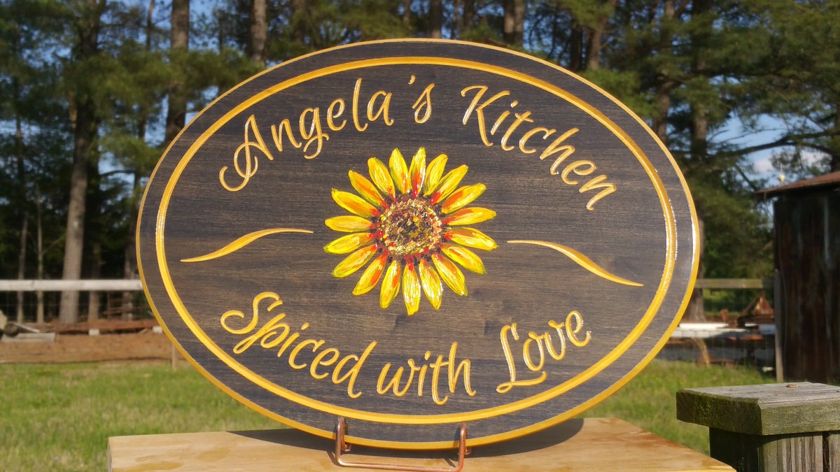 cottage_green's tweet photo. #personalize this with anyone's name! 16" x 12" Hardwood stained engraved Hand Painted #suflower https://t.co/mC4bks1uji #MothersDay #mom https://t.co/PY3MpzLbxO