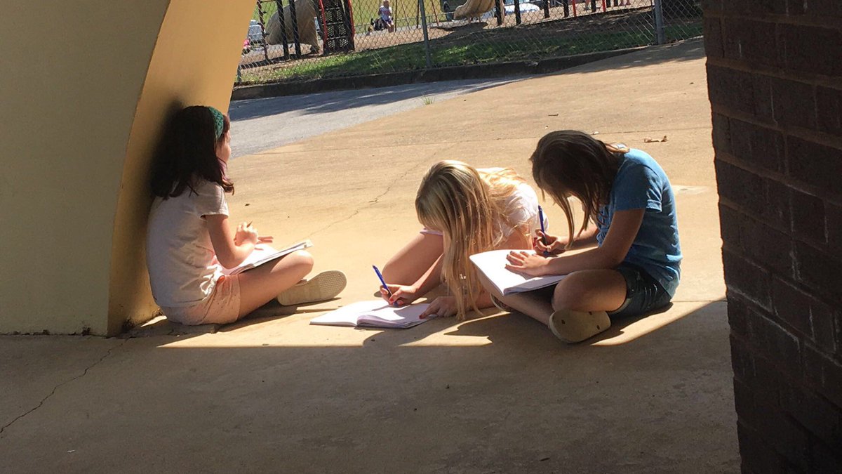 mer_redman's tweet photo. Making writing extra fun today by taking it outside in the sunshine! My little writers were so engaged! #tcapready #powtide @jesthirdgrade https://t.co/OKOF77AD6p