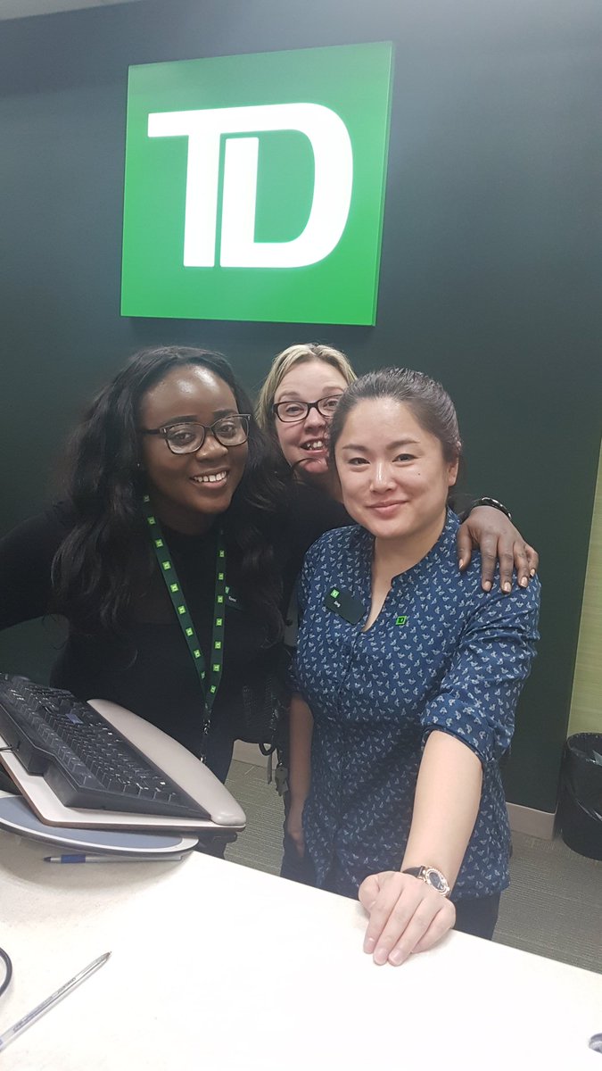 TD_Betts's tweet photo. Thursday night team rocking it before #easterweekend π #CFOSK #htww1 #greenfriday #FEF2017 @stratc2 @dannypapadatos @RyanJBarclay_TD https://t.co/Ifvp4L5S4P