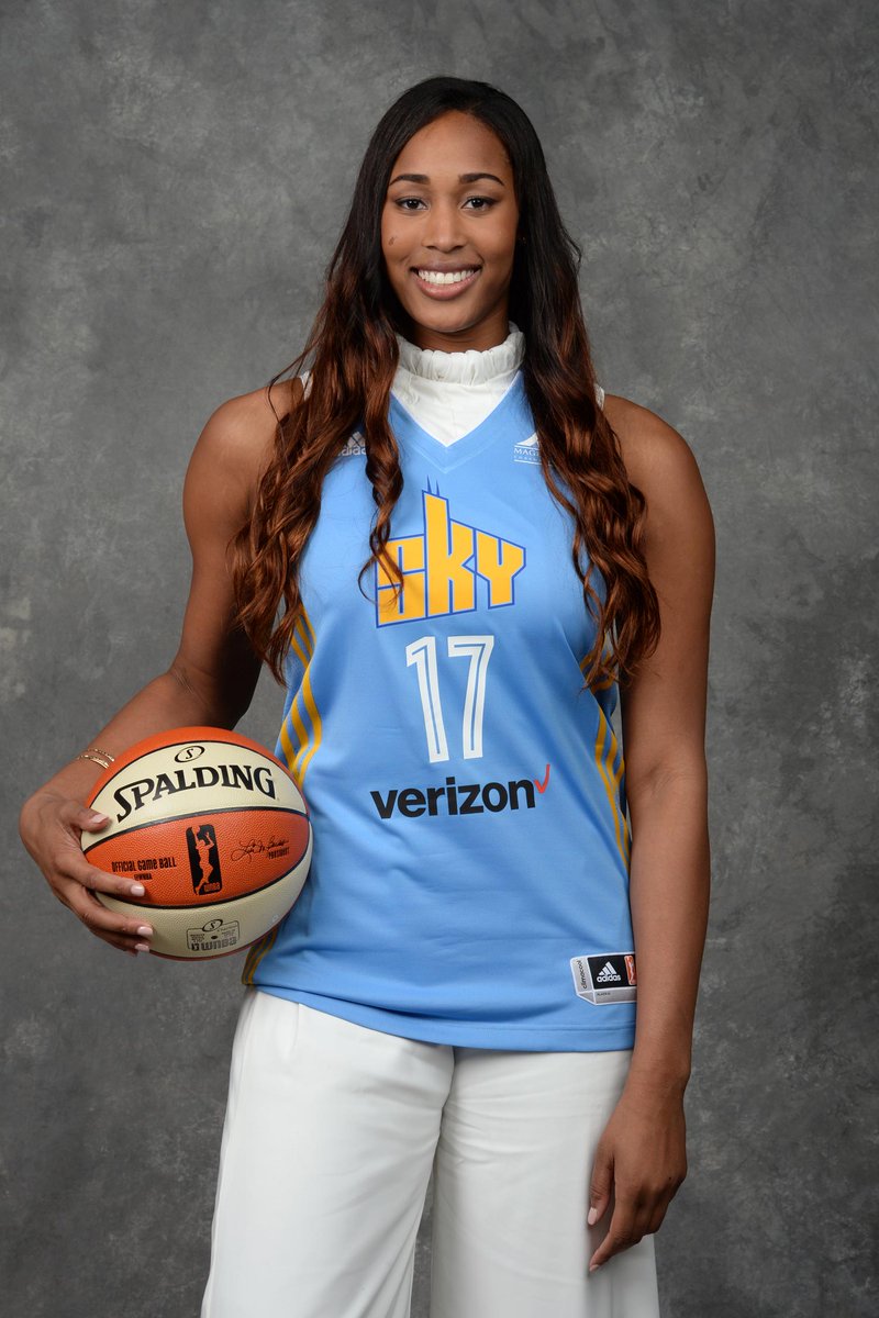 WNBA's tweet photo. National champs turned pros! 🏆🏆🏆

@GamecockWBB #WDraft17 https://t.co/RFzRi7vzdz
