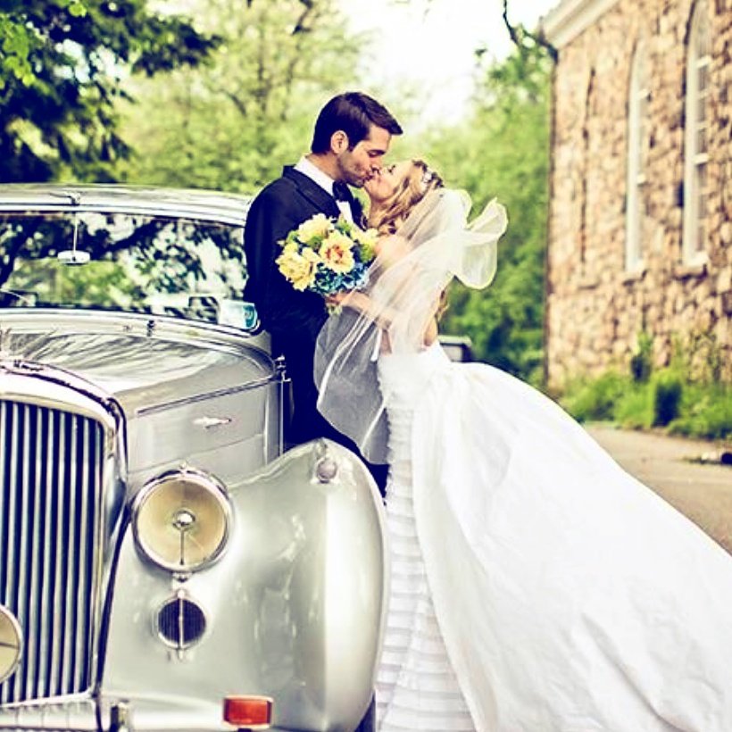 blakethegamerfl's tweet photo. Vintage Weddings....
#VintageCars #wedding #love #limous #limo #Rollsroyce #silvercloud #speciald #specialday #aclasslimos #aclass https://t.co/gJWuJOHYyc