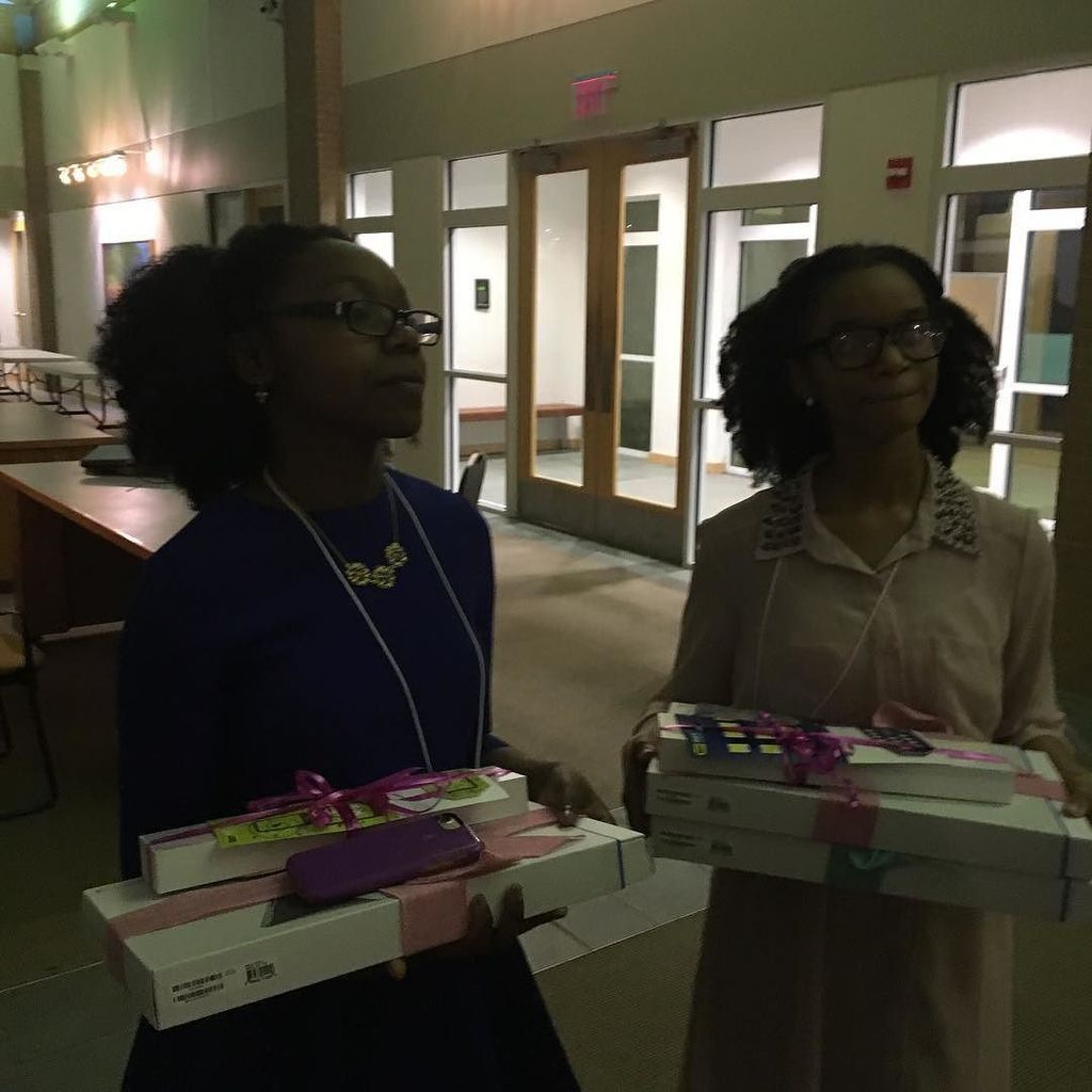 LISANorthK_5's tweet photo. So proud of these young women! @sarahannedaigle offered to help them network! #jaguarscode #togetherwearemighty https://t.co/VG8JGE5vJq https://t.co/Qd2pQsniUn