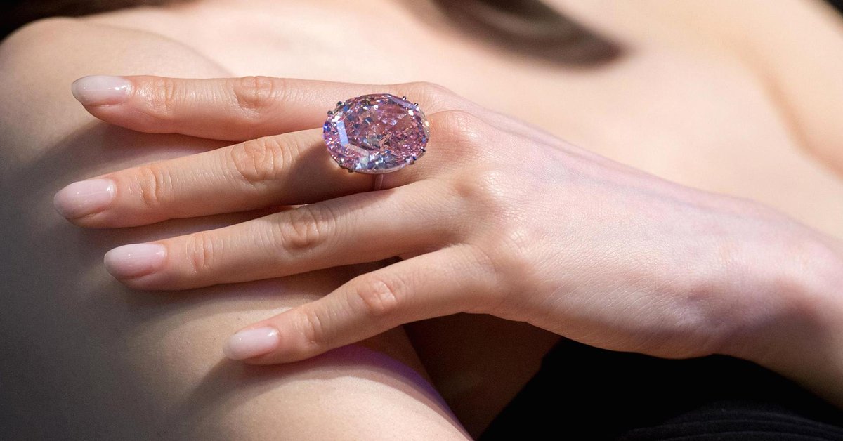 NBCNews's tweet photo. Pink diamond auctioned for record $71.2 million in Hong Kong https://t.co/oLN1gqKiKE via @CNBC https://t.co/3wu8wjiweJ