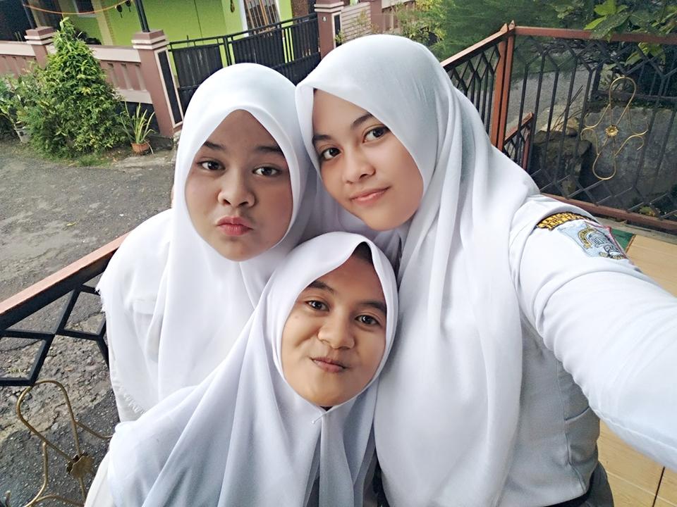 97_khofifah's tweet photo. Masa sekolah..🙌🙌😍😊 https://t.co/YadV0NtxpV