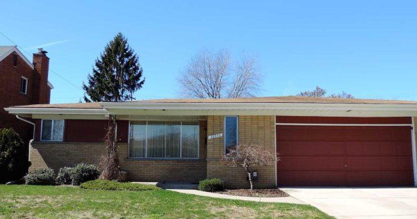 c21tc's tweet image. $144,900 - 26553 Marilyn, Warren, MI 48089 dlvr.it/Ntbx2t