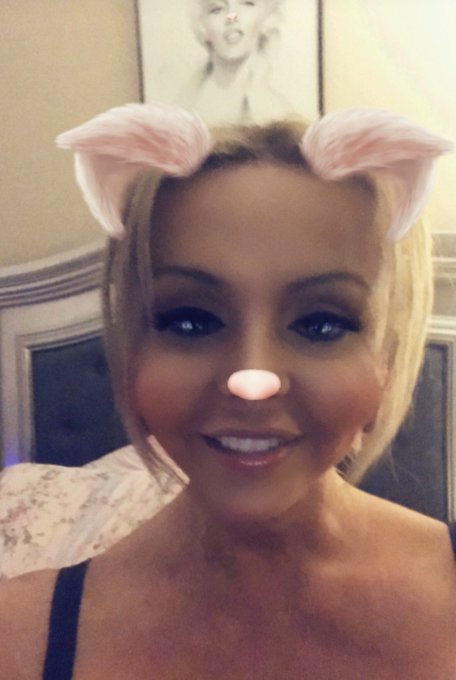 #FF me silly butt! I adore you all! https://t.co/PLu5qsYzv7<a href="/tag/ff"class="tags">#FF</a>