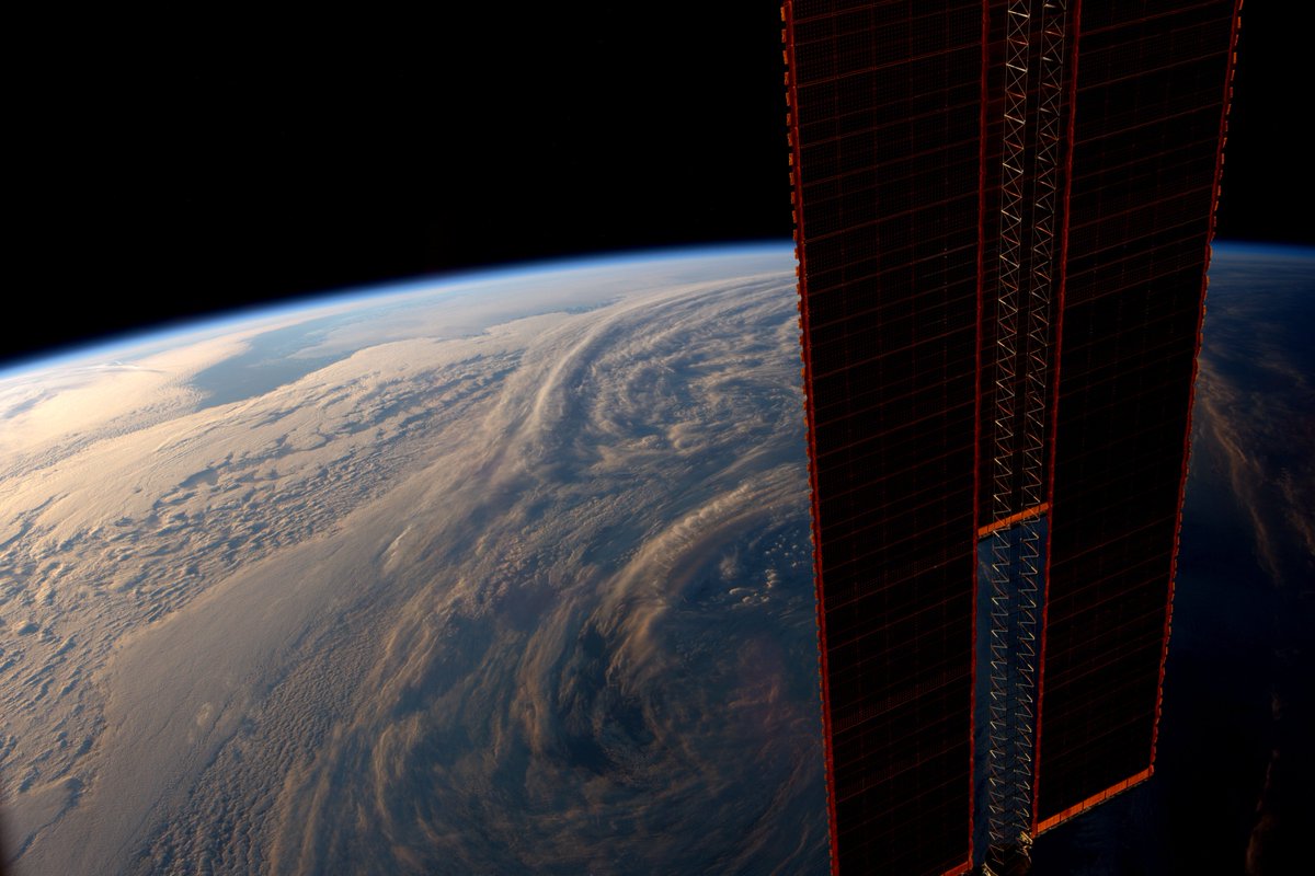 Thom_astro's tweet photo. A classic that I never get tired of: the orange solar panel in front of the blue–white background and the curvature of Earth https://t.co/1YJlPN6MwP