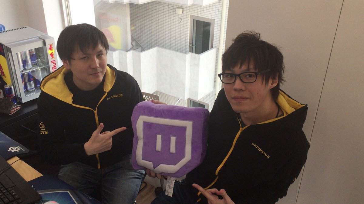 𝐃𝐄𝐓𝐎𝐍𝐀𝐓𝐎𝐑 Twitterren Twitch Detonatortv まもなく始まります 本日もredbull Studio Tokyoよりお届けします 出演者はyamaton Spygeaです T Co Gqhzztr4ib