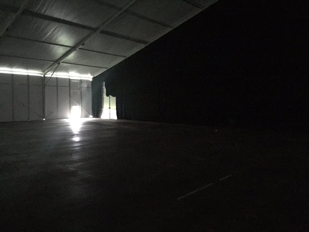 henrymatter's tweet photo. #empty #waevent2017 home time now! (Via Nottingham to see @SeagerChris) https://t.co/sy0gbmUgd0