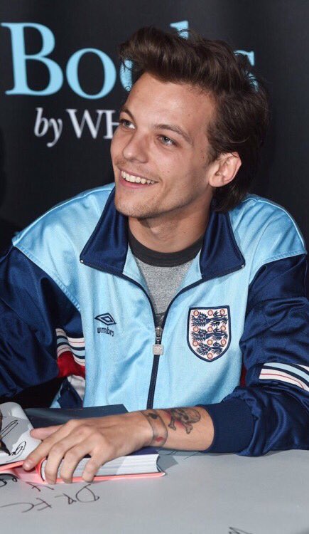 it's sunny here (in Florida) 

I laugHED WAY TOO FUCKIN HARD AHAHS 

Rt for me pls