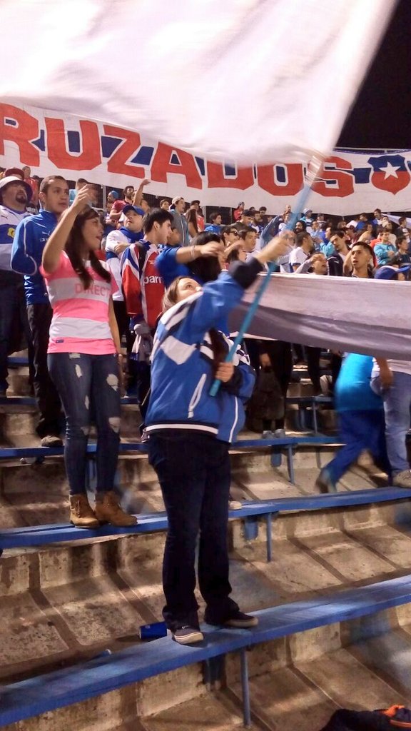LiaUC's tweet photo. Supieran lo feliz que soy alentando...❤⚽ https://t.co/HPqnsryiEI