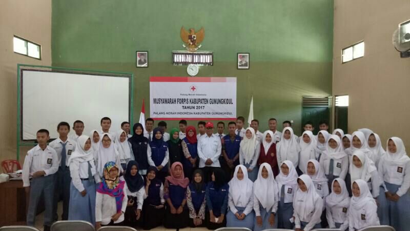 pmi_diy's tweet photo. Waahh senangnya #Forpis @pmigunungkidul ngumpul foto bareng bersama Ketua @palangmerah #Gunungkidul #MusyawarahForpis mana senyumnya :) https://t.co/M4X4aSIWV6