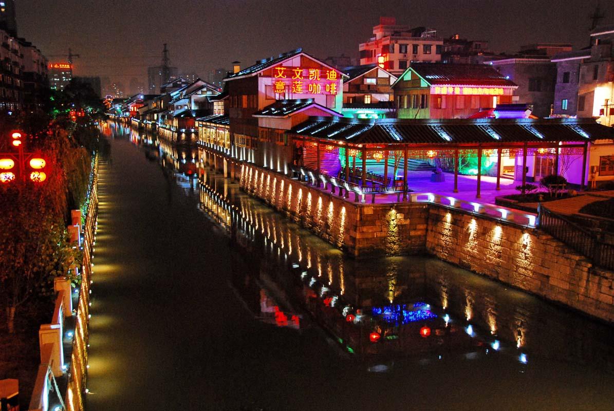 #SullaViadellaSeta con <a href="/Hangzhou_CHINA/">Hangzhou, China</a> continua! RT per suggerimenti di viaggio e offerte! Ogni tweet 1 km più vicino