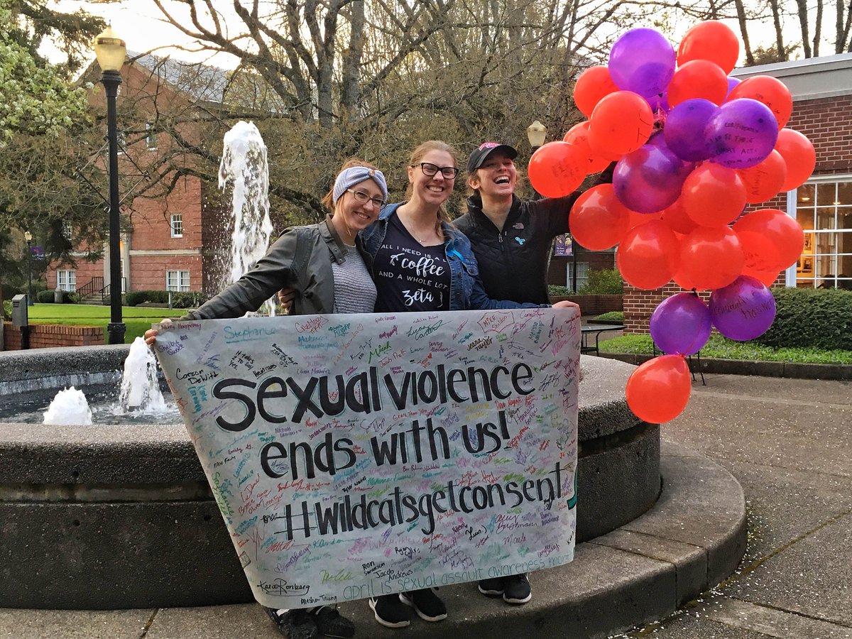 LinfieldHealth's tweet photo. We LOVE our students! Thanks for participating in Take Back the Night πͺπΌ #takebackthenight #linfieldcollege #saam #shwcc https://t.co/3vFPpLjvH2
