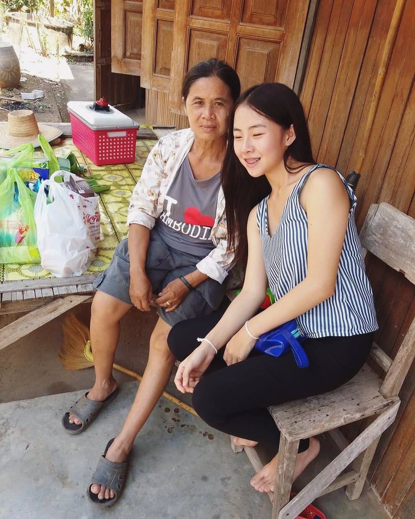 Elfmom092's tweet photo. ขอขมา ลาโทษ 😀😂สวัดดีวันสงการต์ https://t.co/V9Zcx8xxqQ