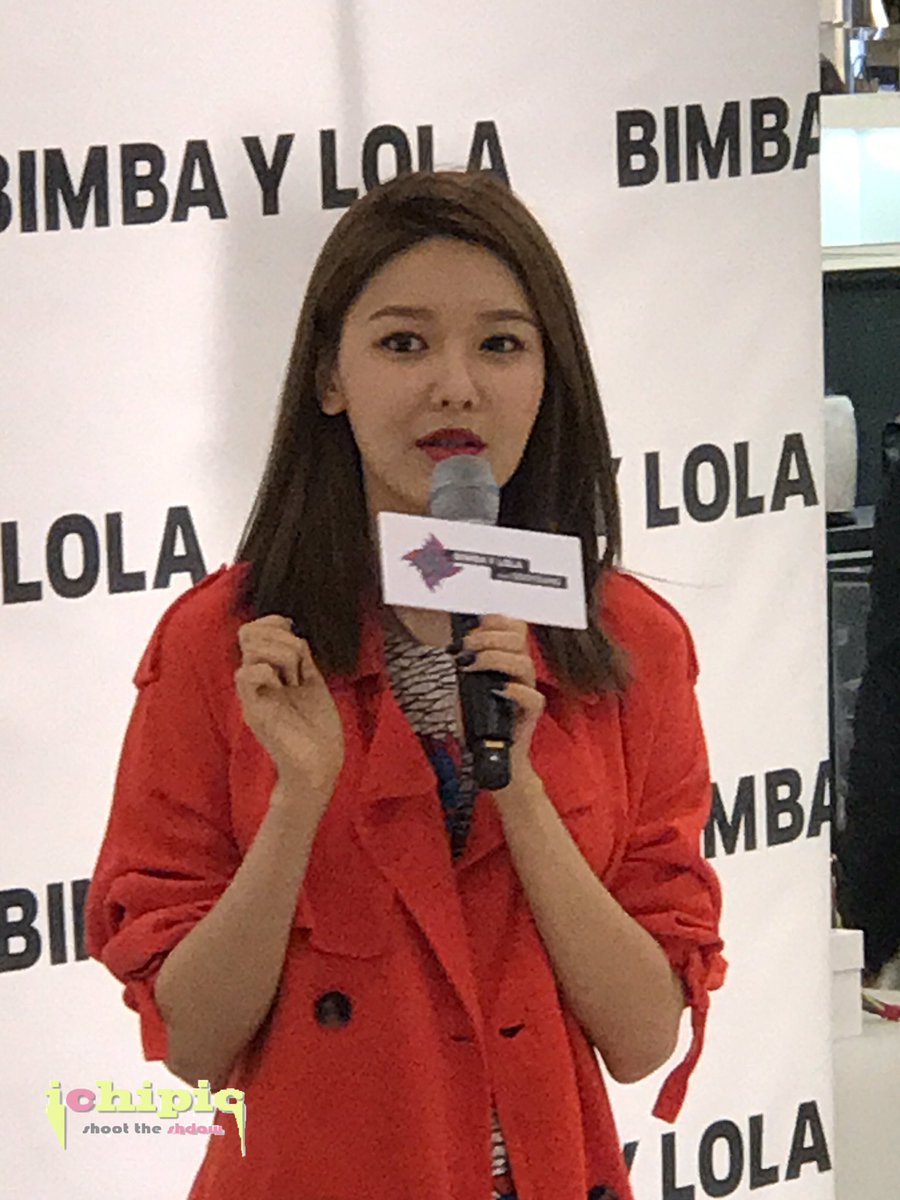 [PIC][14-04-2017]SooYoung tham dự buổi Fansign thứ 2 cho thương hiệu "BIMBA Y LOLA" vào trưa nay C9WZ6_0UQAIrAAN