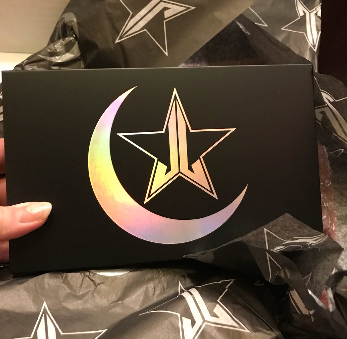 Jamie_dot05's tweet photo. @MannyMua733 look what I got in the mail today! Super excited! @JeffreeStar https://t.co/HZN4ppCHJn