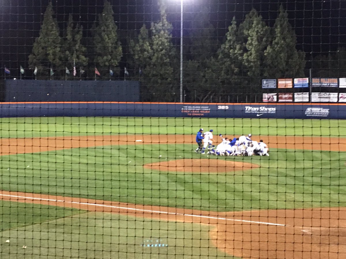 C_Arellan0's tweet photo. It's only the beginning💪, I love my dawgz! 🏆 https://t.co/Q9q70uUudT