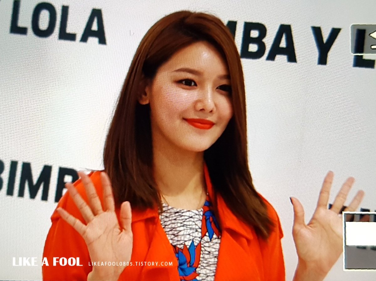 [PIC][14-04-2017]SooYoung tham dự buổi Fansign thứ 2 cho thương hiệu "BIMBA Y LOLA" vào trưa nay C9WknMeUQAAWpmR