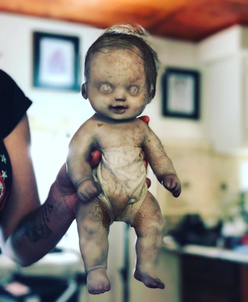 KeaghlanAshley's tweet image. Making some terrifying stuff for feature #horror #EdgeofIsolation. #indiehorror @FANGORIA @FEARNET @horrorhound