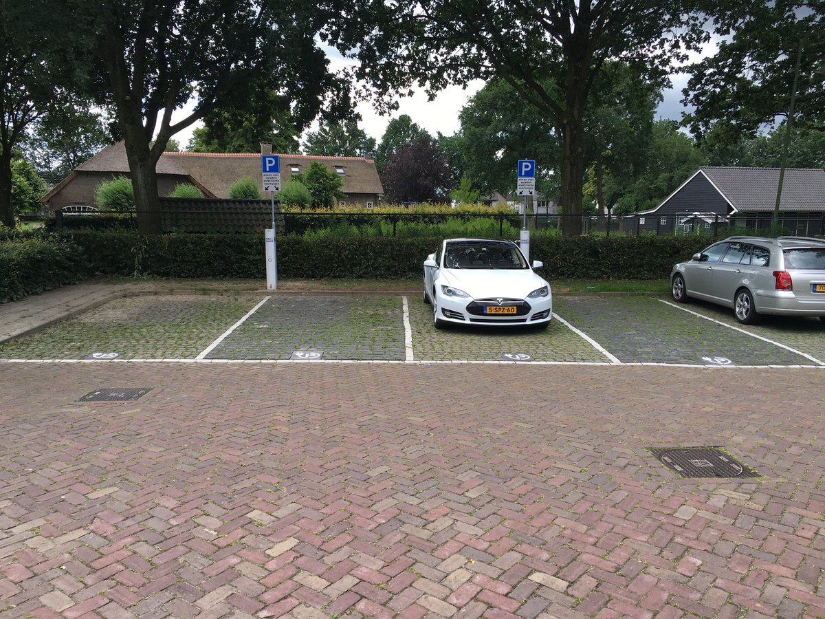 @paulinevdvorm Hoeveel 'eerste' laadpleinen zullen er nog aangelegd worden (hopelijk veel)? Ons eerste laadplein in Ulvenhout is al ruim een jaar actief