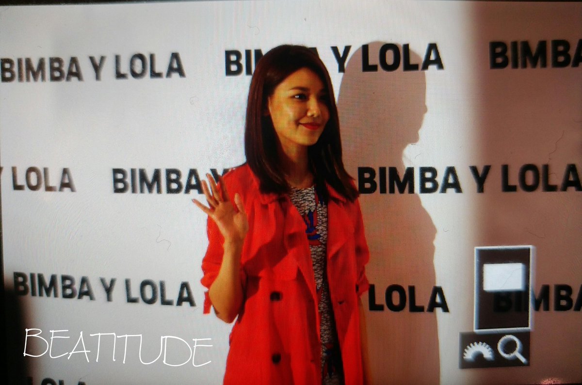 [PIC][14-04-2017]SooYoung tham dự buổi Fansign thứ 2 cho thương hiệu "BIMBA Y LOLA" vào trưa nay C9WoPNZUQAQLQ7N