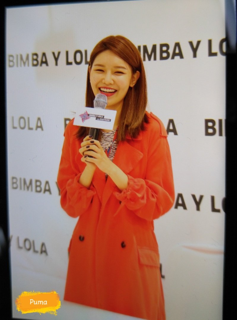 [PIC][14-04-2017]SooYoung tham dự buổi Fansign thứ 2 cho thương hiệu "BIMBA Y LOLA" vào trưa nay C9WoboFVoAAMpqQ