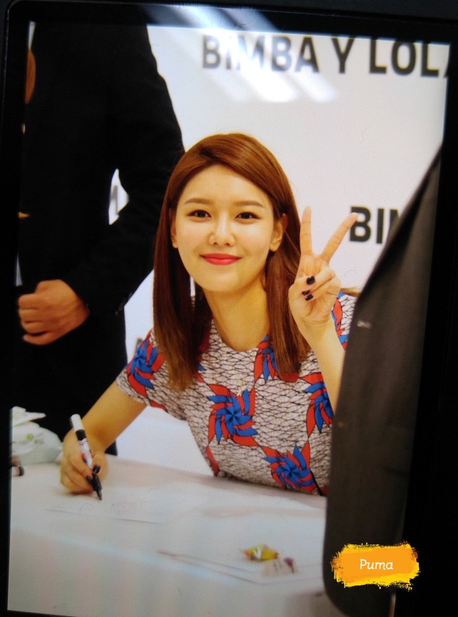 [PIC][14-04-2017]SooYoung tham dự buổi Fansign thứ 2 cho thương hiệu "BIMBA Y LOLA" vào trưa nay C9WogIXVYAAGBvi