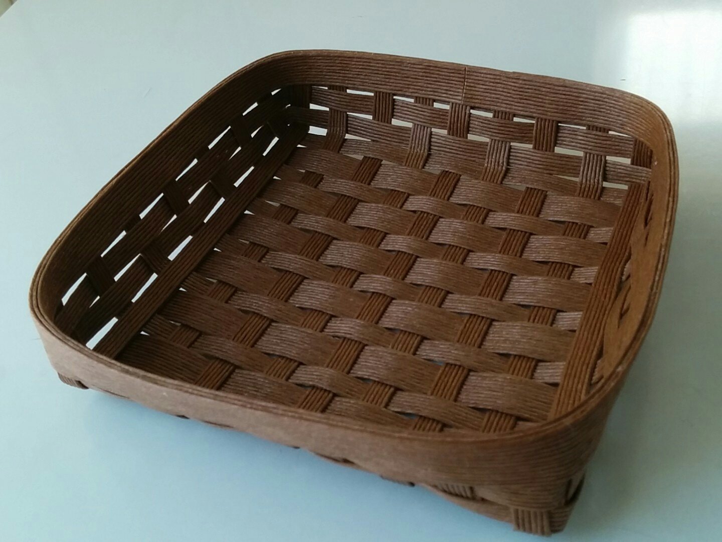 Aopika No Twitter 100均の手作りかごキットのレシピを勝手にアレンジして 広く浅いかごを作ってみました これも撮影小物ー ペーパークラフトバンド Aopika No Twitter 100均の手作りかごキットのレシピを勝手にアレンジして 広く浅いかごを作ってみました これも撮影小物ー ペーパークラフトバンド