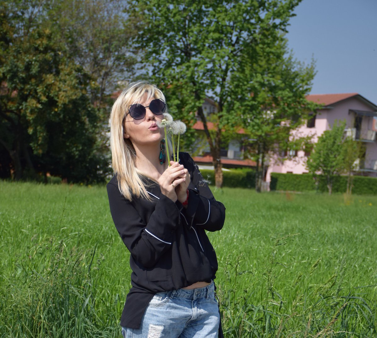 Fely_M's tweet photo. #buongiorno #14aprile #pasqua #easter #spring #goodmorning #outffit #ootd #fashion #moda #fbloggers #girl #milano https://t.co/lJTuEwSptM https://t.co/qlFN96VxNY