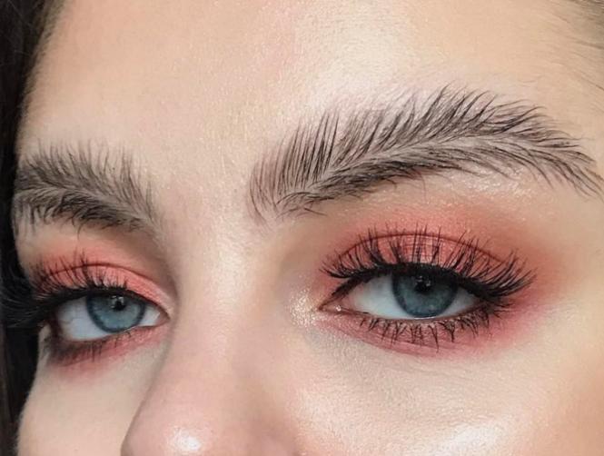 MTVLebanonNews's tweet photo. #FeatherEyebrows Are Here and the Internet Is Freaking Out https://t.co/7OHNaUbKkx
#FeatherBrow
#Trends
#makeup https://t.co/FuMzR7VFdu