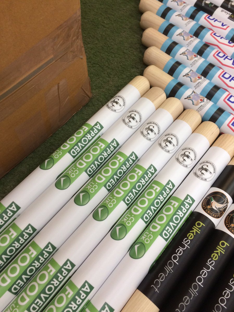 titan_cricketuk's tweet photo. Custom stumps ready to roll out this weekend @SkelCC @ApprovedFood @honleycc @bikesheddirect @FordhamCC https://t.co/5PfIdKPPGS