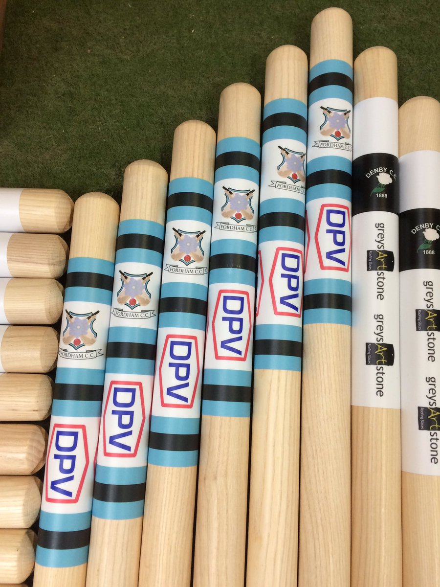 titan_cricketuk's tweet photo. Custom stumps ready to roll out this weekend @SkelCC @ApprovedFood @honleycc @bikesheddirect @FordhamCC https://t.co/5PfIdKPPGS
