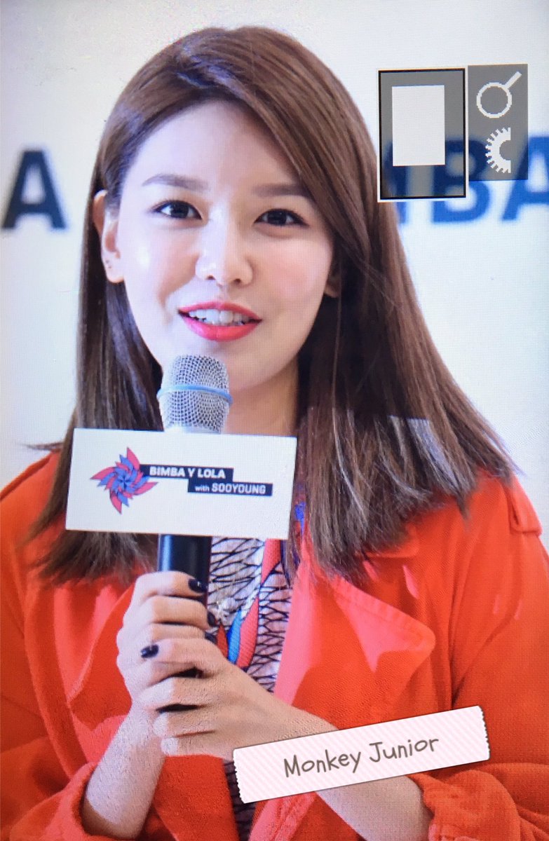 [PIC][14-04-2017]SooYoung tham dự buổi Fansign thứ 2 cho thương hiệu "BIMBA Y LOLA" vào trưa nay C9Wv_V6VwAAbcCA