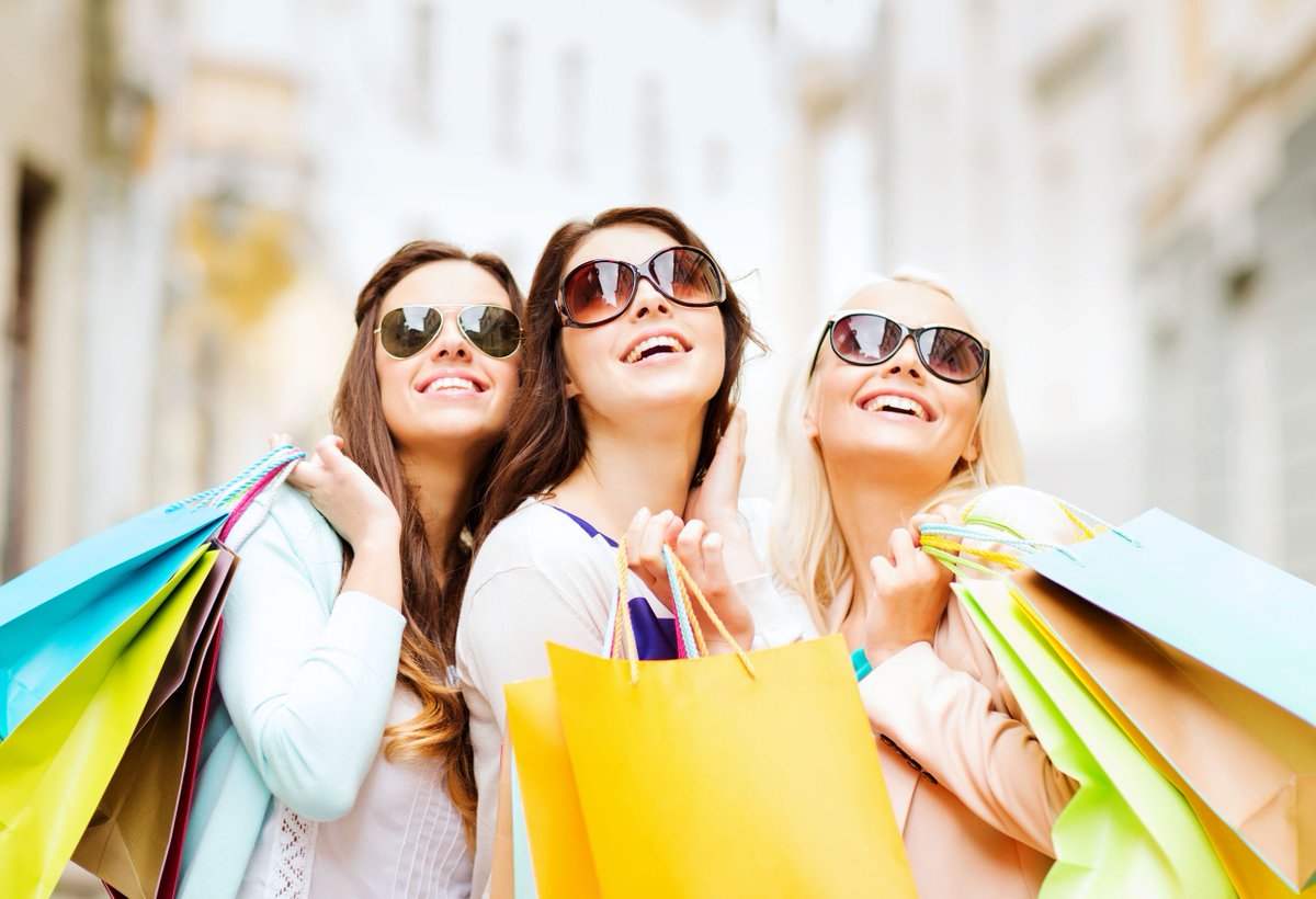 Brainvire's tweet photo. We're embracing the Retail Revolution!👜👛 Why don't you become a part of it? JOIN US (https://t.co/sSjXsORQOK) https://t.co/nOsuZcPQiG