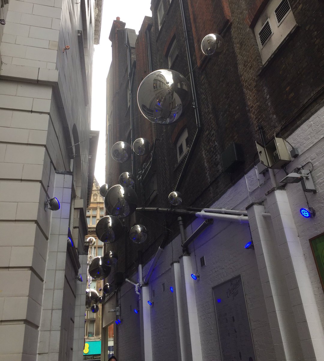 CathyJinks4's tweet photo. Loved the shoe! #kurtgeiger #stchristopherplace #london #w1 https://t.co/3C5vKlstA1
