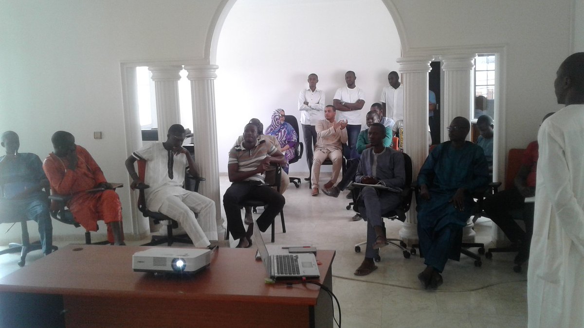 NeticoaSN's tweet photo. Veille techno #elixir and #phoenix par Mayacine Diop à @NeticoaSN . #Sénégal #kebetu #sentech https://t.co/7n9ohwM5Qw