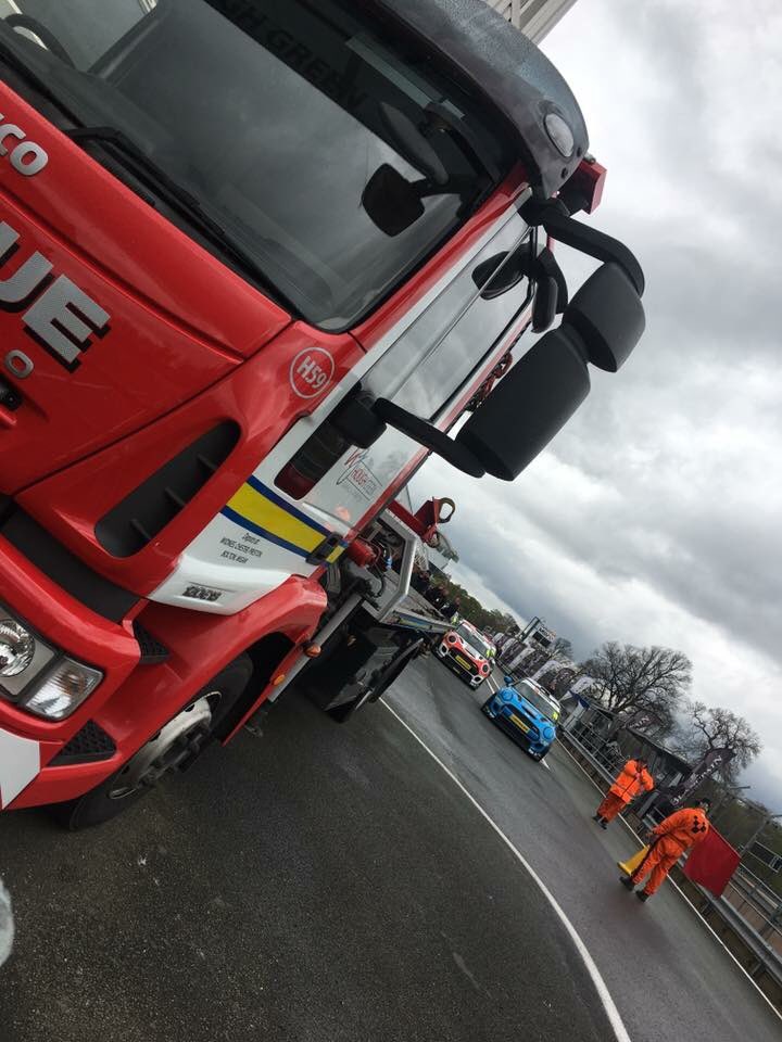 HGG_Recovery's tweet image. Busy Weekend carrying out Race recovery @Oulton_Park #workingtogether